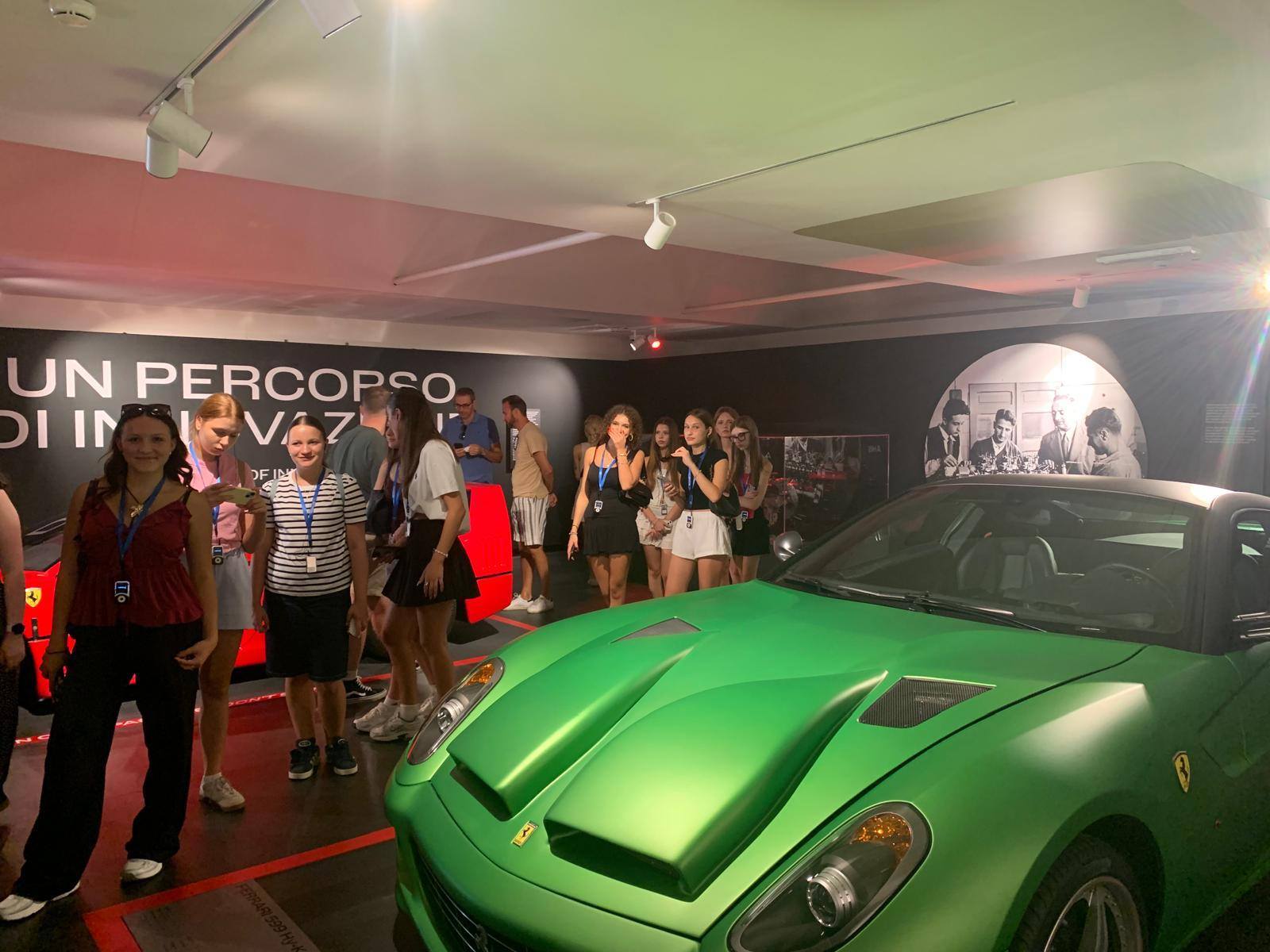 Zdjęcie Wycieczka - Maranello Ferrari (7)a687482c-7ba6-4a39-9667-f92a92597b3f.jpg w galerii Wycieczka po Europie